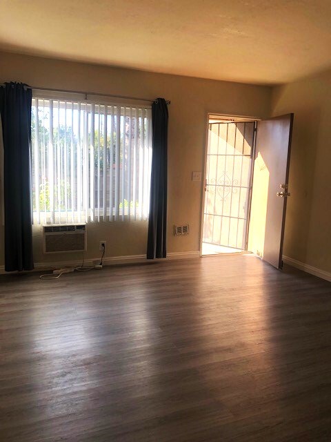 Living Area - 117 S Mockingbird Ln