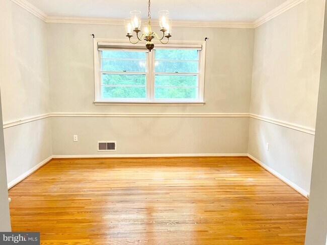 Foto del edificio - 13618 Smallwood Ct