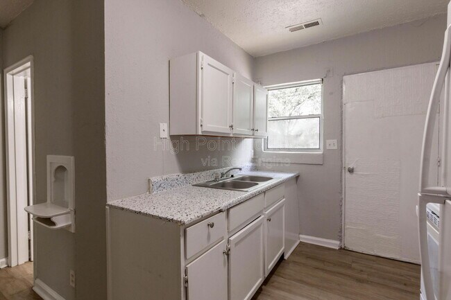 Foto del edificio - 433 Carver Ln