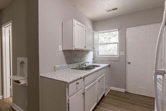 Building Photo - 433 Carver Ln