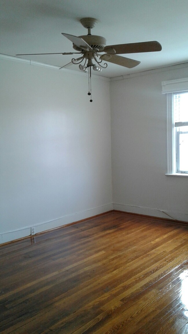 Building Photo - 131-23 226th St