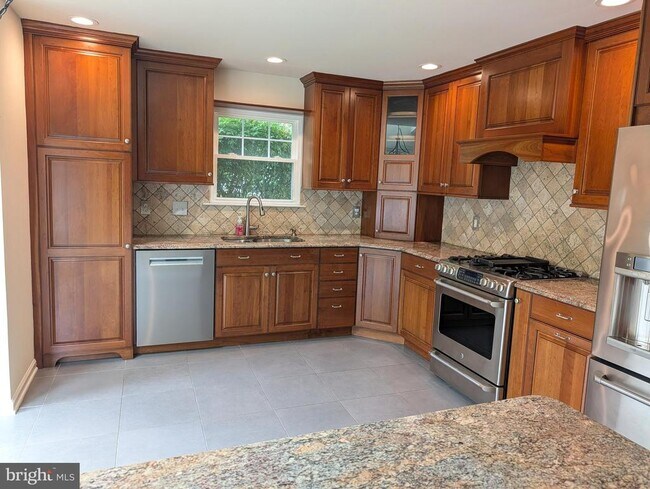 Foto del edificio - 123 Shoal Creek Dr
