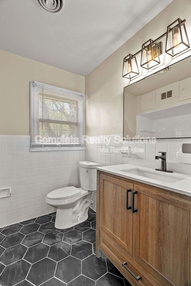 Building Photo - 9516 Jannette Dr
