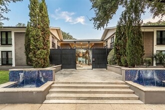Building Photo - 10205 Regal Oaks Dr