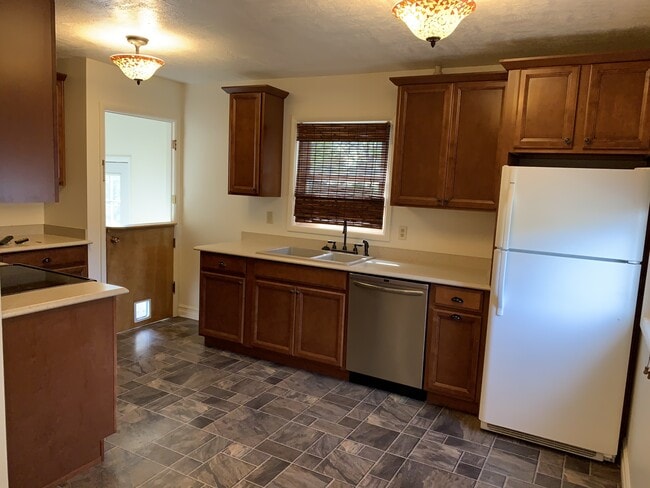 Building Photo - 624 Carol Dr