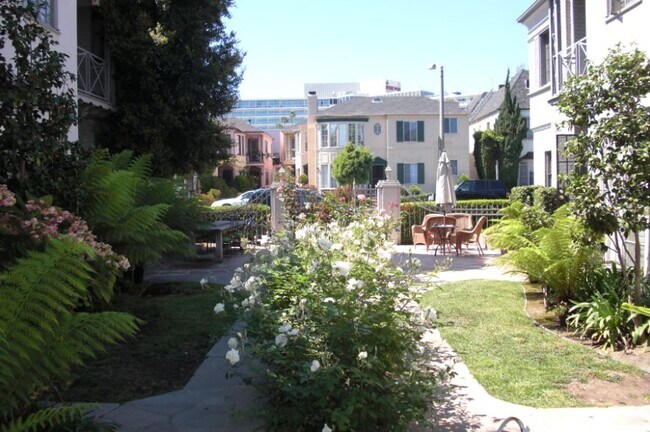 Building Photo - 9916 Durant Dr