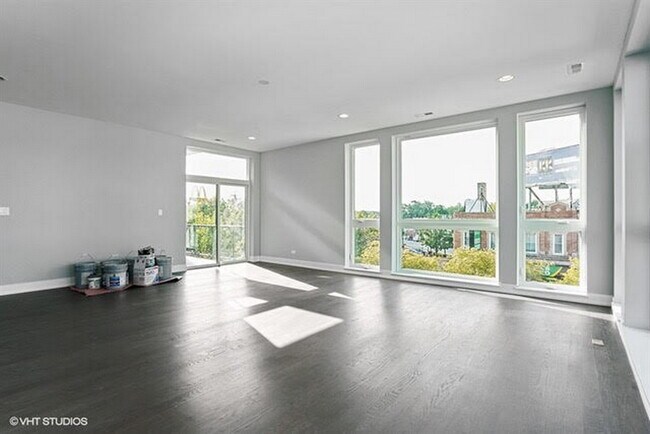 Foto del edificio - 3620 W Irving Park Rd