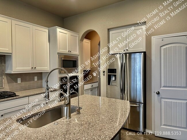 Building Photo - 2515 Hannah Ridge Dr