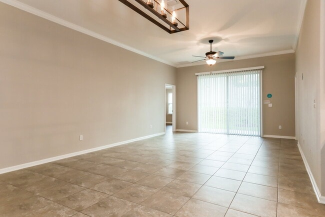 Building Photo - 2643 Salt Lake Dr