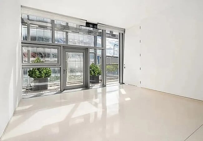 Foto del edificio - 100 11th Ave