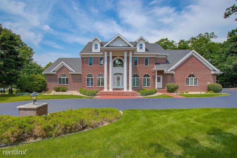Primary Photo - 5 br, 4 bath House - W330N6233 Hasslinger Dr