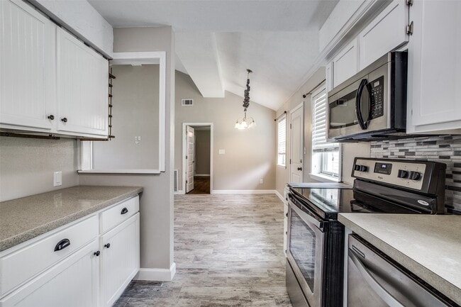 Foto del edificio - 908 Redberry Hill St