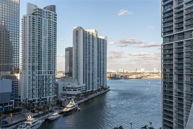 Building Photo - 485 Brickell Ave