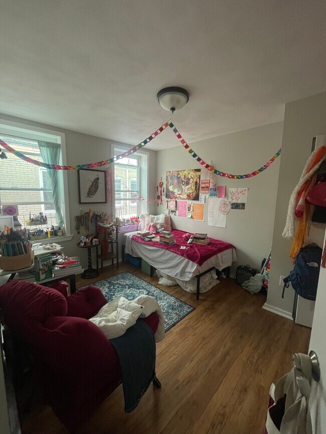 Building Photo - 220 Hanover St