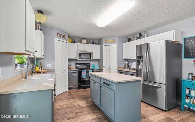 Building Photo - 75215 Fern Creek Dr