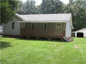 Building Photo - 2404 Hillwood Dr E