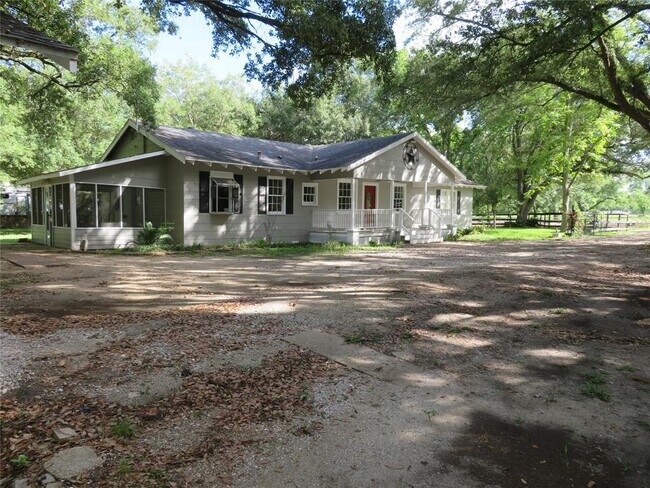 Building Photo - 2693 Fairview Dr