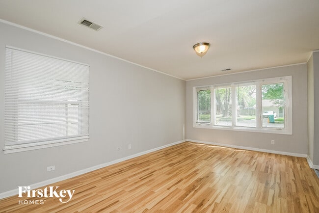Building Photo - 1307 W Dellmar Ave
