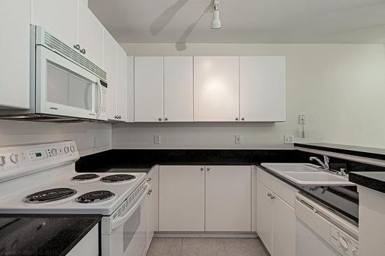 Kitchen - 1323 Boren Ave