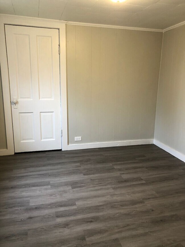 Foto del edificio - 2 Bedroom 1 Bath with Basement