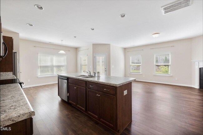 Building Photo - 6806 Shane Dr