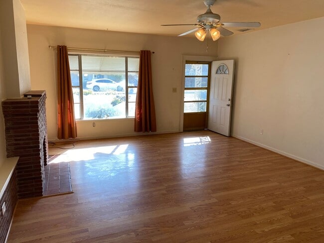 Building Photo - Pre-Leasing for Summer/Fall 2024 - Great L...