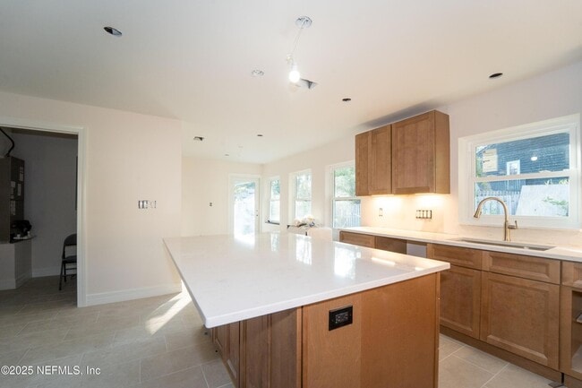 Building Photo - 22 1/2 Fancher Court Unit