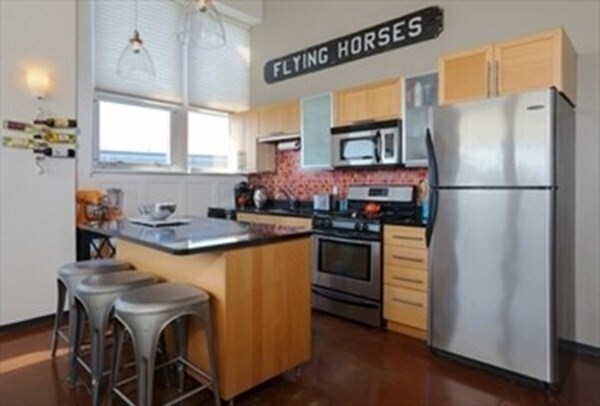 Primary Photo - 118 Holmes St