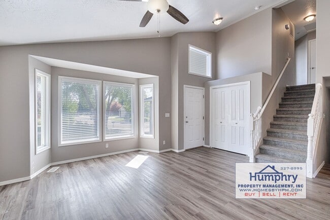 Building Photo - 3 Bedroom/2.5 Bathroom/2 Car Garage, 1,574 Sqft in the Landing Subdivision. Living Room/Dining Ro...