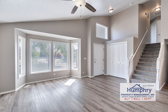 Foto del edificio - 3 Bedroom/2.5 Bathroom/2 Car Garage, 1,574 Sqft in the Landing Subdivision. Living Room/Dining Ro...