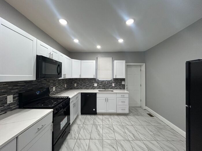 2 Bedrooms 2 Bathrooms - 2 Bedrooms 2 Bathrooms