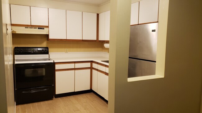 Building Photo - 11 Riverside Ave