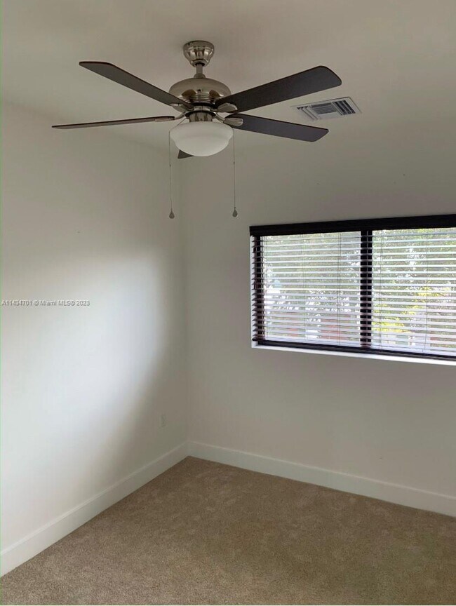 Foto del edificio - 4448 NW 9th St