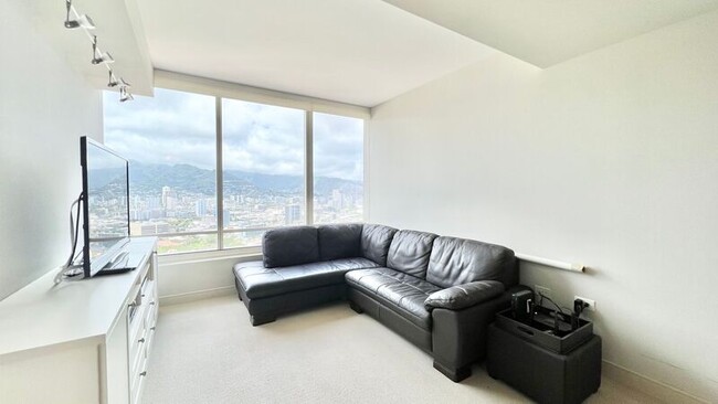 Building Photo - 1009 Kapiolani Blvd