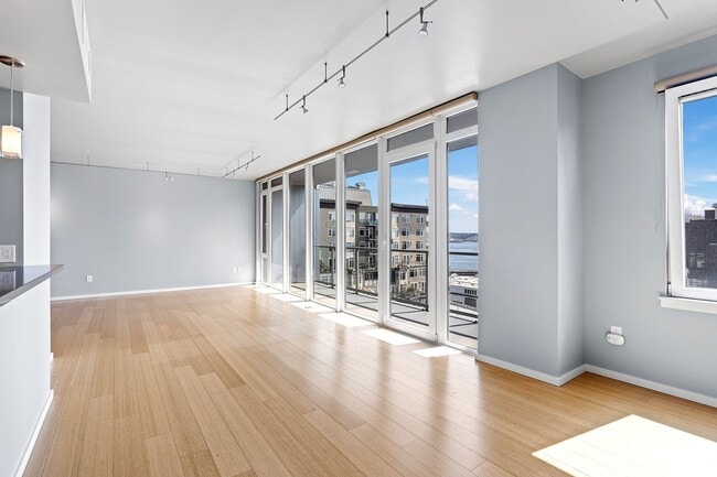 Building Photo - Gorgeous Upscale Living at The Parc!  Incr...