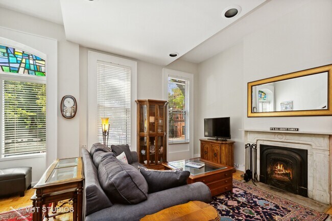Foto del edificio - 358 W Wisconsin St