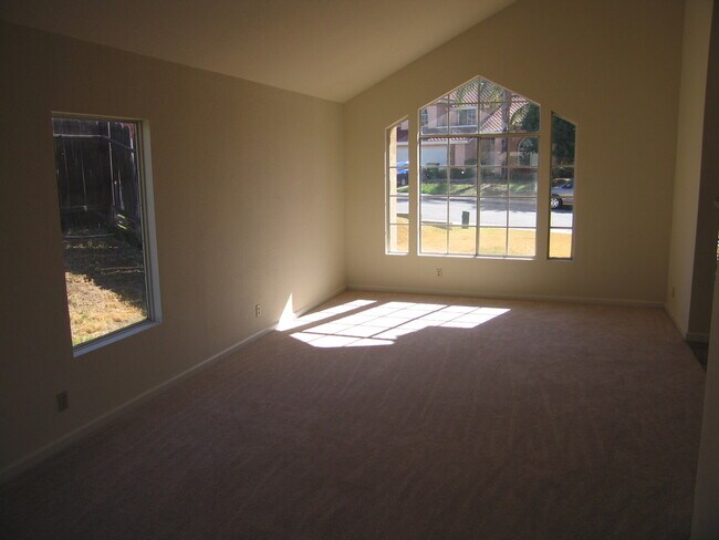 Foto del edificio - 4 BEDROOM IN THE RANCH