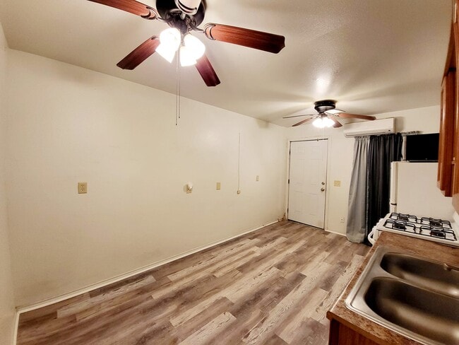 Building Photo - 1008 Runnels St