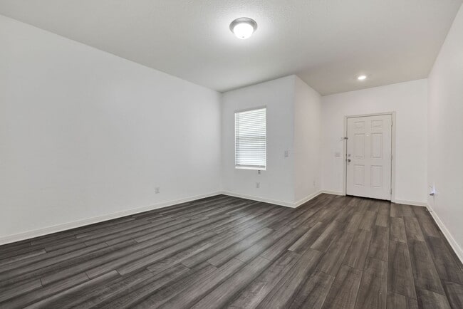 Building Photo - Beautiful 5 Bedroom Rental Home located ne...
