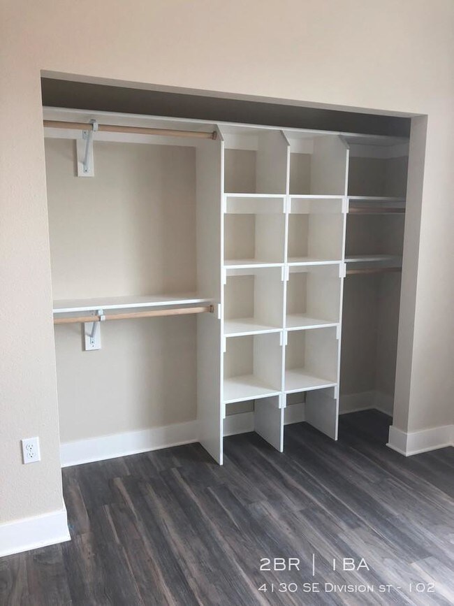 Building Photo - 2 bedroom in Portland OR 97202