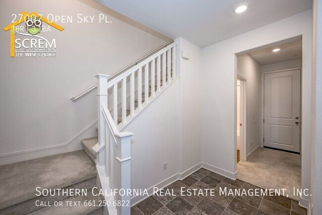 Building Photo - Three Bedroom Townhouse with Solar in Five...