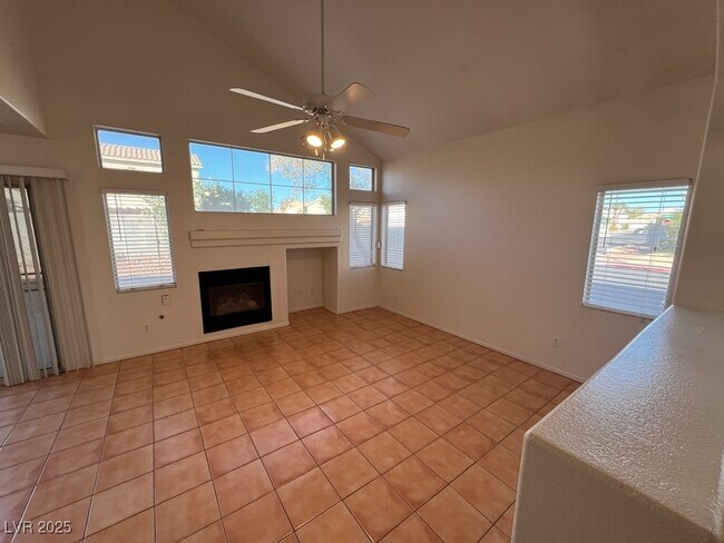 Foto del edificio - 756 Gritty Garnet Ave