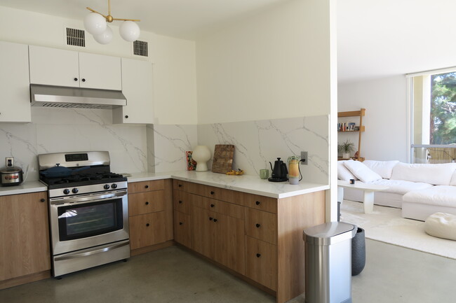 Building Photo - 4455 Los Feliz Blvd