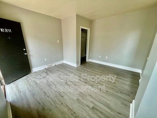 Building Photo - 306 Campbell St