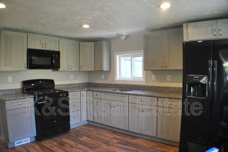 611 Pennsylvania Ave, Irwin, PA 15642 Condo for Rent in Irwin, PA