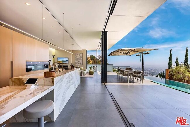 Foto del edificio - 1807 Blue Heights Dr