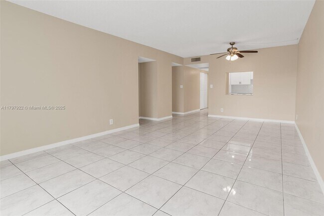 Foto del edificio - 9370 SW 8th St