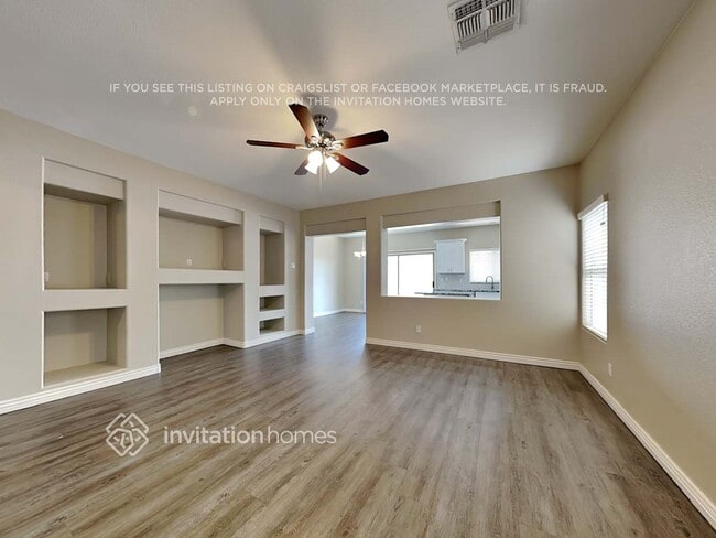 Building Photo - 12938 W Clarendon Ave