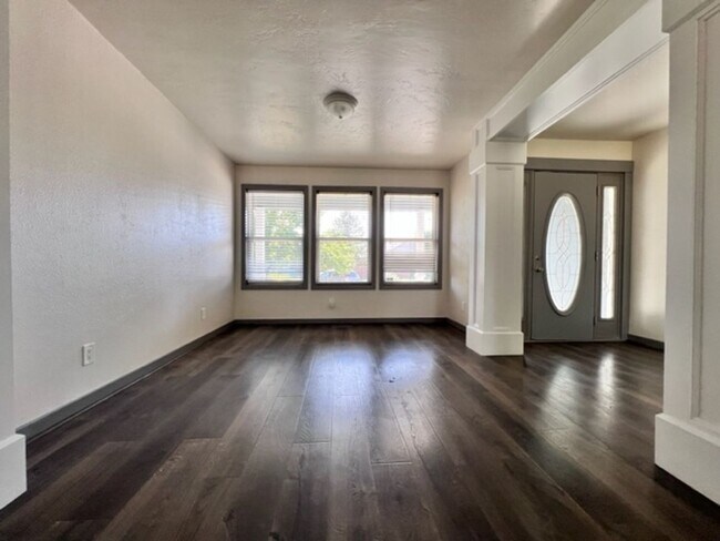 Foto del edificio - 3134 N Blue Springs Ave
