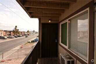 Building Photo - 3021 E Carey Ave
